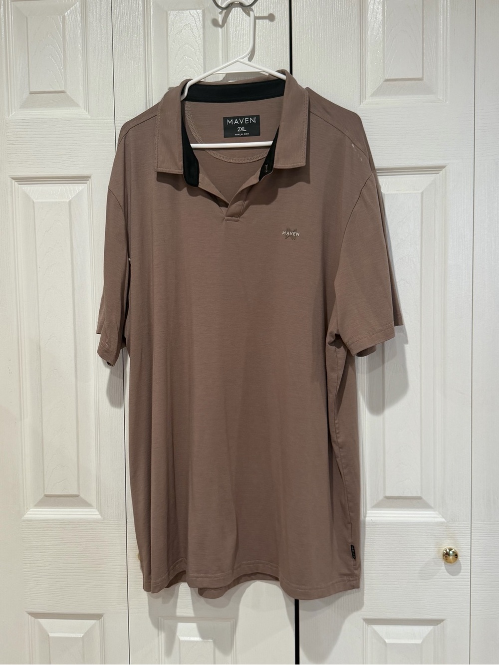 Men’s Short-Sleeve Polo in Taupe Brown